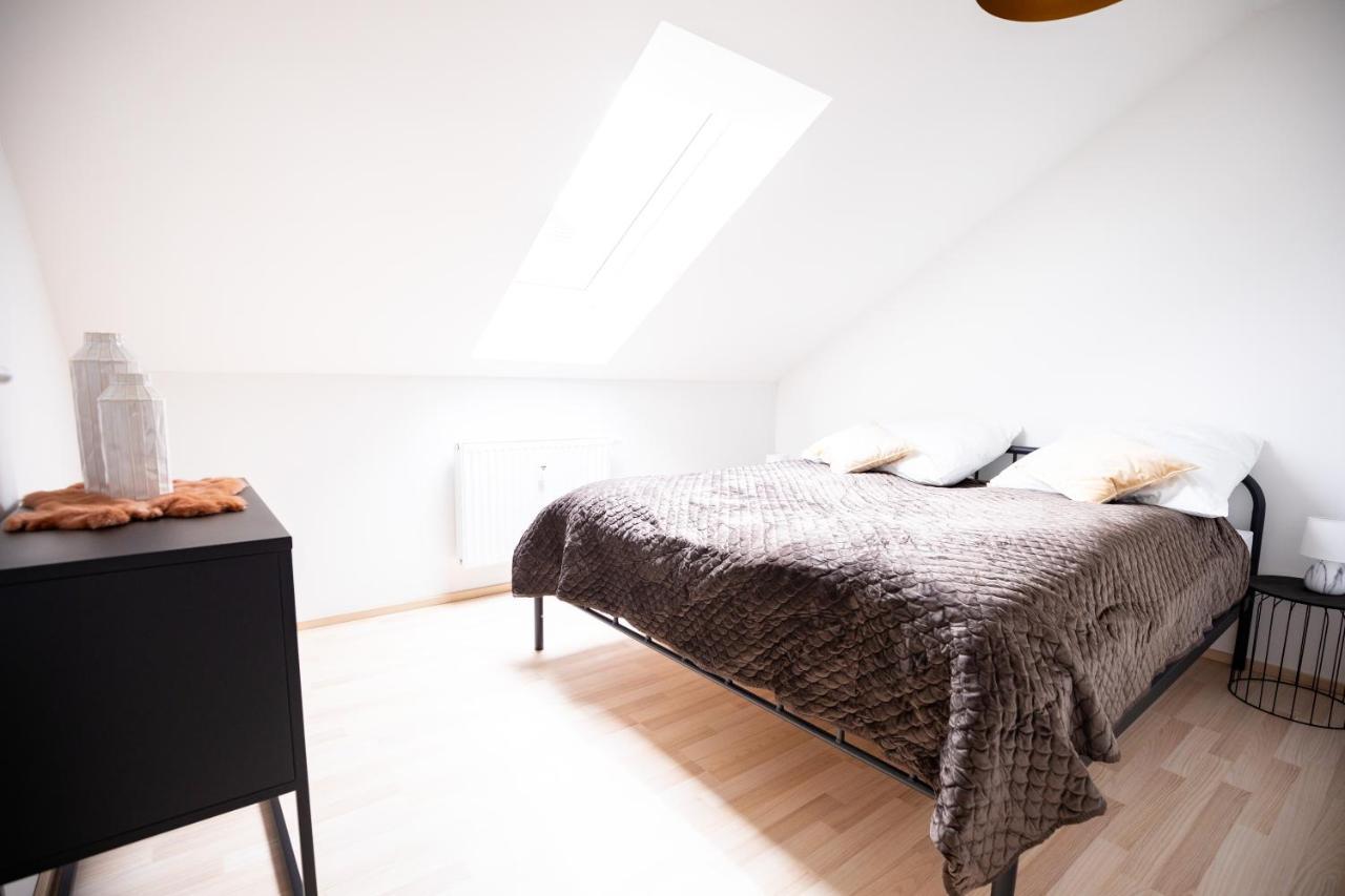 Design-Ferienwohnung In Kelberg Am Nuerburgring: Platz Fuer 6, Kueche, Wifi, Netflix מראה חיצוני תמונה
