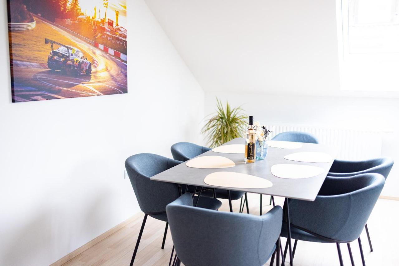 Design-Ferienwohnung In Kelberg Am Nuerburgring: Platz Fuer 6, Kueche, Wifi, Netflix מראה חיצוני תמונה