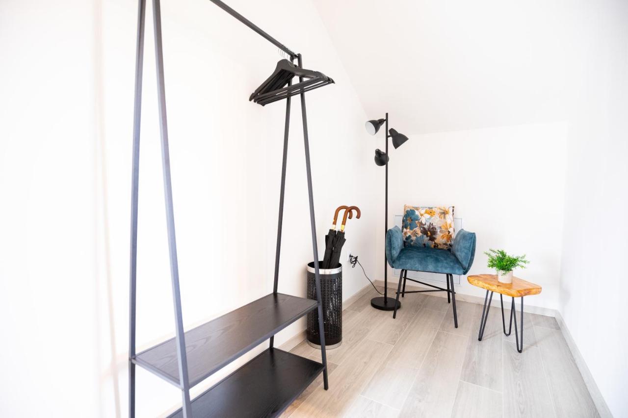 Design-Ferienwohnung In Kelberg Am Nuerburgring: Platz Fuer 6, Kueche, Wifi, Netflix מראה חיצוני תמונה